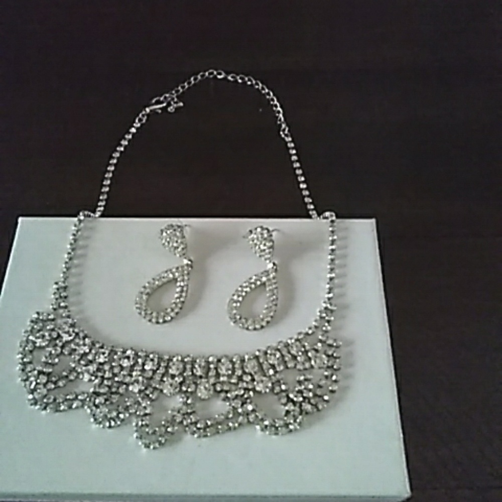 Necklace /earrings